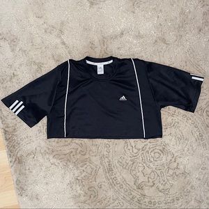 Cropped adidas T-shirt